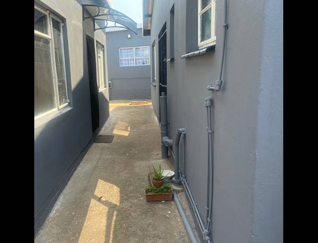 6 BEDROOM COMPOUND FOR SALE IN NORTHDALE